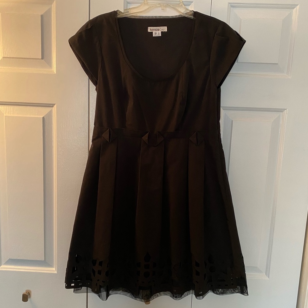 Kensie Short Sleeve Laser Cut Trim Dress